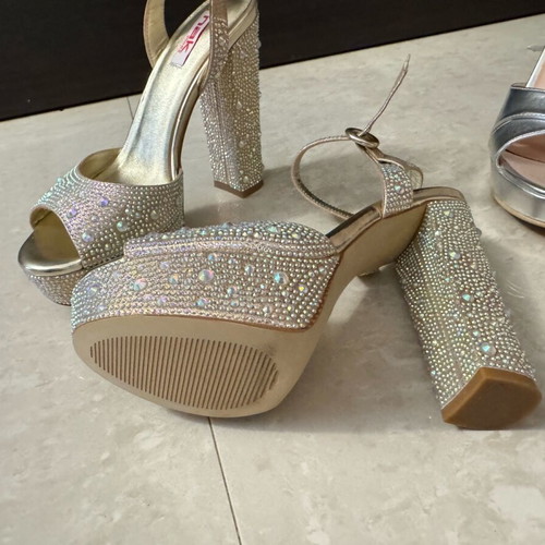 Nak sandals full of rhinestones new, gold, size 37, 14 cm heel