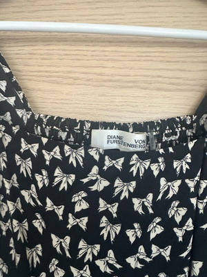 Diane von Furstenberg Joanna φόρεμα μαύρο και μπεζ με σχέδιο φιόγκων σαν καινούργιο