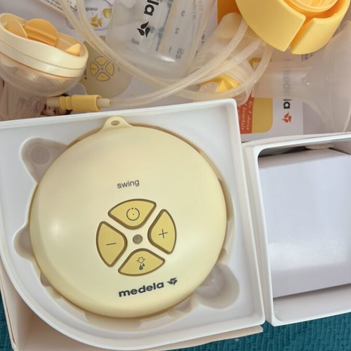 Medela breast pump like new with all contents