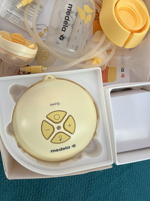 Medela breast pump like new with all contents