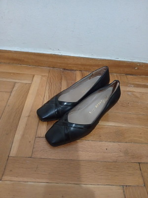 Milaneza black pumps size 35 like new