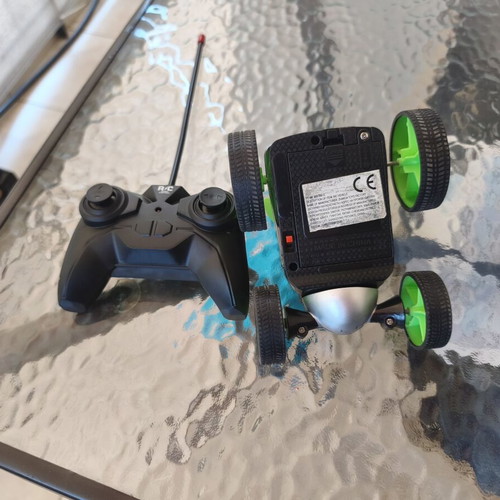 Remote control car like new, does special tricks