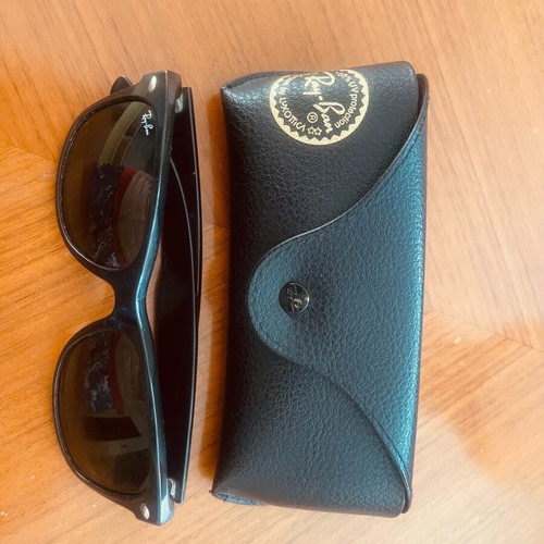 Ray Ban sunglasses black like new unisex with case
