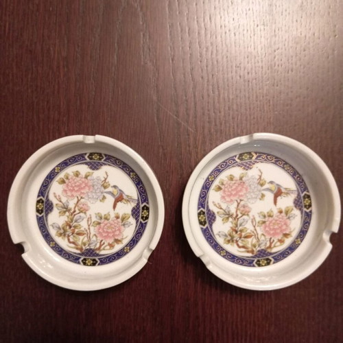 Set of 2 porcelain ashtrays like new with gold details