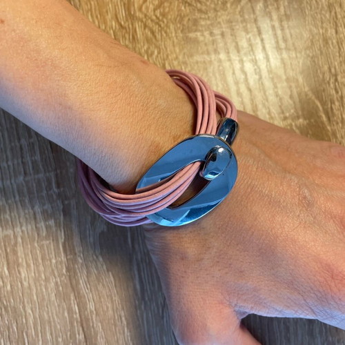 Bracelet like new with silver detail pink