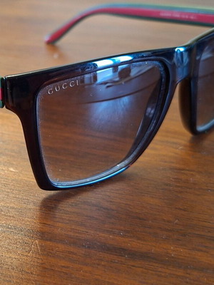 Gucci 3535S sunglasses like new, black and red