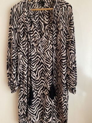 Dress like new, small and medium, light texture