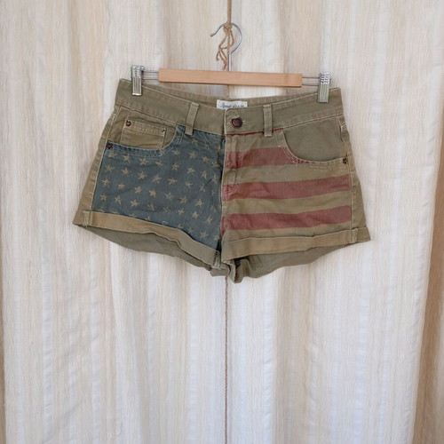 Khaki shorts with flag Pull & Bear like new, size S