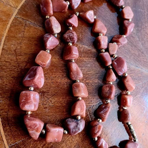 Necklace with brown stones 65 cm new