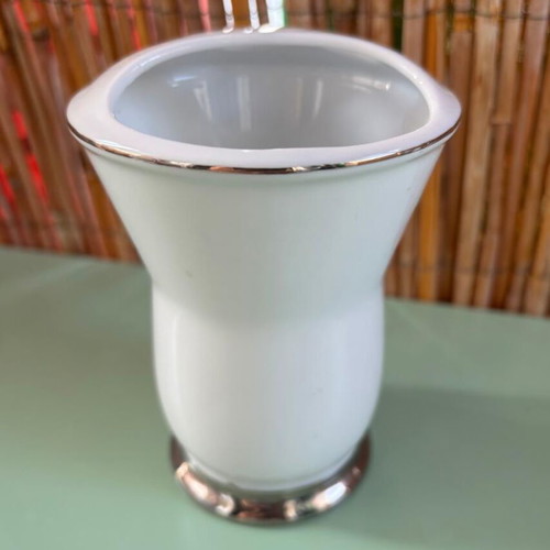 Toothbrush holder, height 11cm, diameter 9.5cm