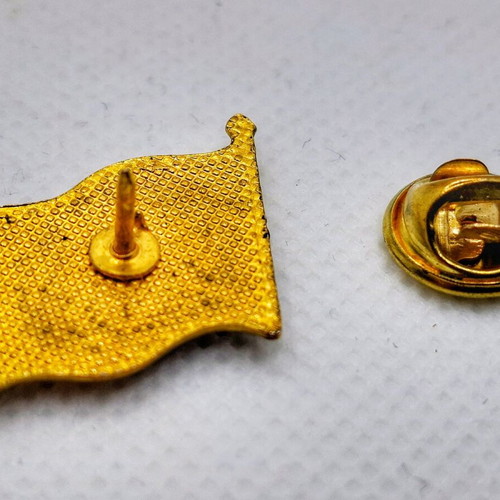 Collectible Panama flag pin like new