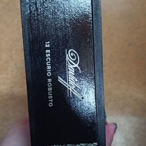 Collectible Davidoff Robusto Escurio box made of hardwood like new