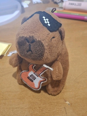 Cabybara keychain like new, brown