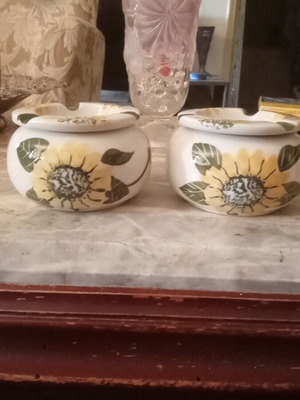 Ceramic ashtrays with sunflower motif new