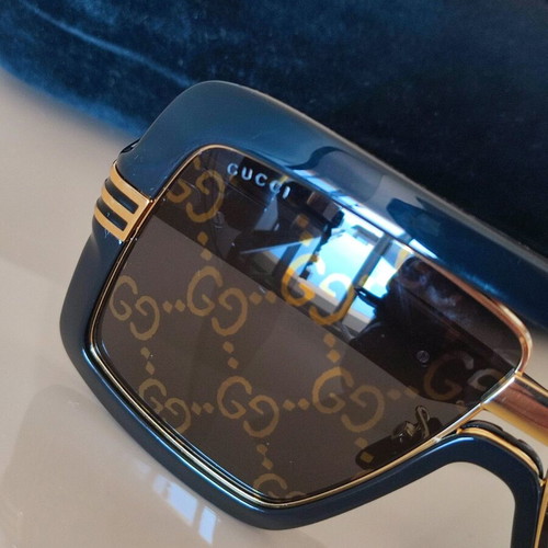 Gucci GG0900S Flat Top Mask Sunglasses with Logo, like new