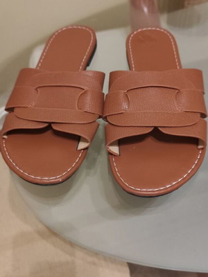 Flat sandals brown like new, size 39, flip-flops style