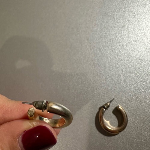 Hoop earrings used in gold color
