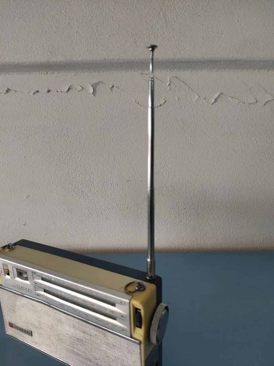 General 3 band transistor 9 Japanese used - € 20,00 - Vendora.cy