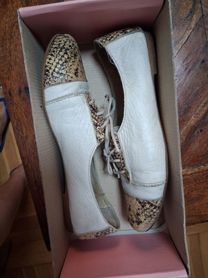 Women's leather flat shoes size 38 used, beige and brown