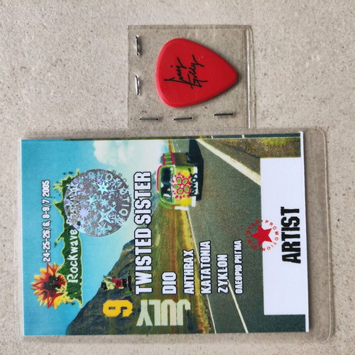 Rockwave pass with pen signed by Graig Goldy