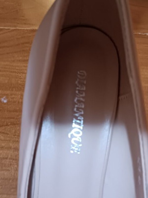 Beige pumps size 40 like new with minor defect