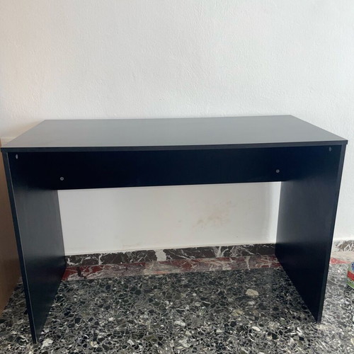 Black desk like new