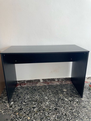 Black desk like new