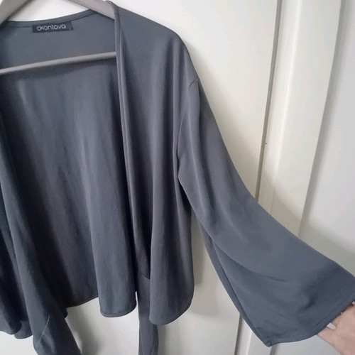 Ckontova wrap top in dark gray like new