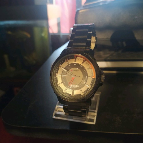Men's wristwatch used with bracelet