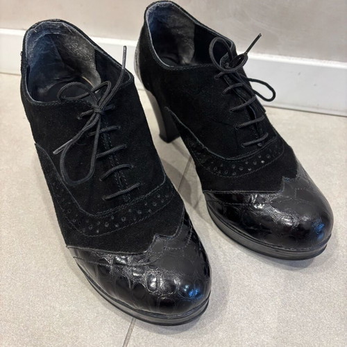 Closed heeled shoes used, size 39, eco leather and suede