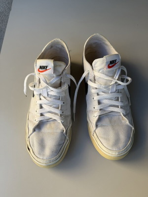 Nike canvas shoes used, size 43, white, athletic style