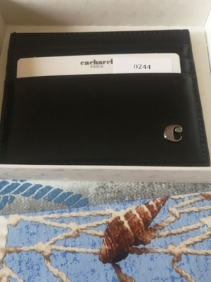 Δερμάτινη θήκη για κάρτες Cacharel καινούργια, μαύρη