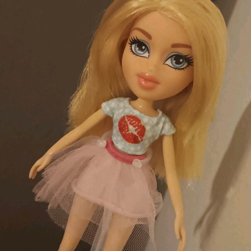 Bratz Cloe Remix 2015 doll used with original outfit