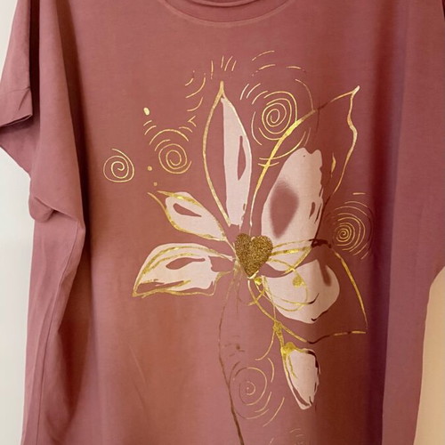 T-shirt with gold design and glitter heart like new, dusty pink