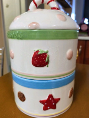 Omnishop two-tier ceramic biscuit jar like new with candy-shaped lid