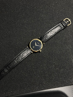 Gucci G-Timeless 30mm quartz ρολόι σαν καινούργιο, μαύρο και χρυσαφί