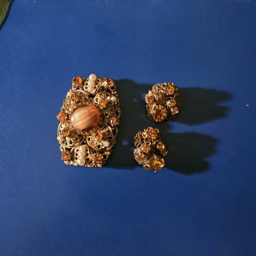 Vintage gold-plated earrings and brooch like new