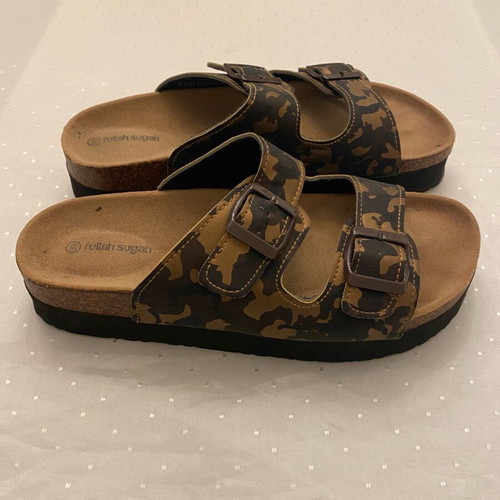Fullah Sugah sandals with camouflage design and adjustable closure, new