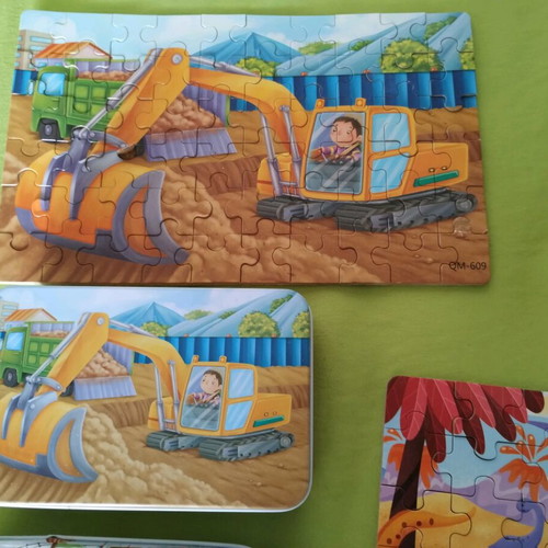 Puzzles in metal boxes like new, 3 pieces with dinosaurs, excavator and pirates