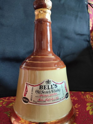 Bell's Old Scotch Whisky vintage κεραμικό διακοσμητικό μπουκάλι 75cl σαν καινούργιο, άδειο