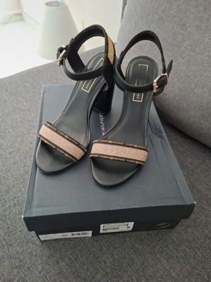 Πέδιλα Tommy Hilfiger 36, γνήσιο δέρμα, τακούνι 9 εκ., σαν καινούρια