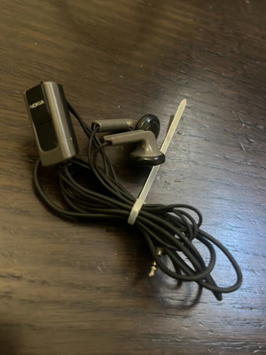 Nokia handsfree earbuds used, 2.5mm jack, vintage retro