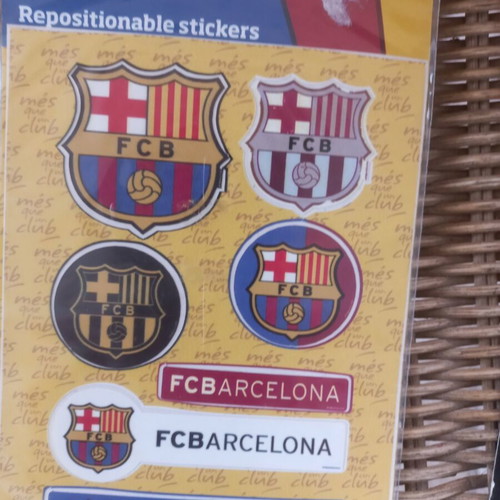 Slingers War Stars Medallion Power Pack 2011 and FC Barcelona stickers