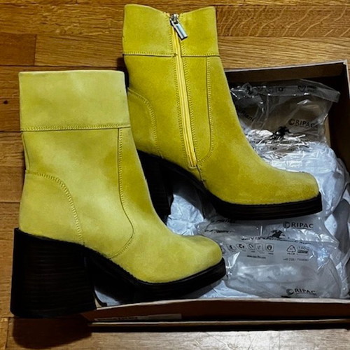 ASOS leather suede ankle boots new, size 39, yellow with chunky heel