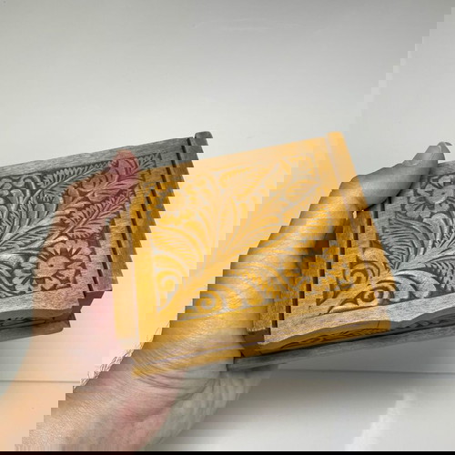 Стара дървена резбована орнаментална кутия за съхранение като нова