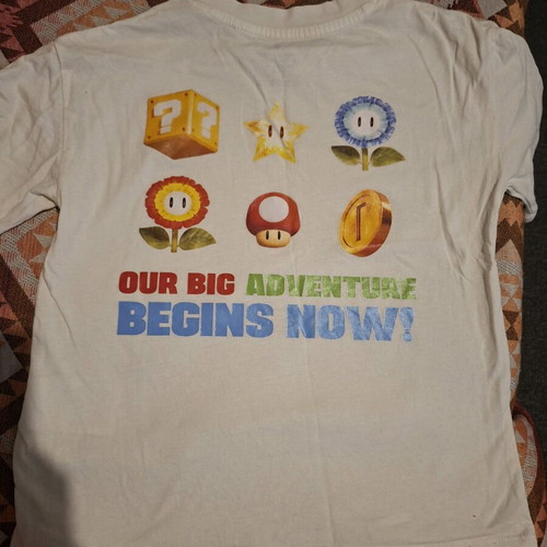 The Super Mario Bros. Movie clothing set like new, t-shirt and shorts