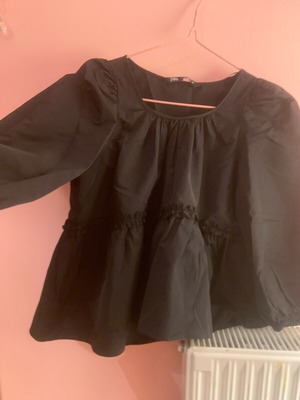 Zara black blouse with ruffles and wide sleeves, like new, size S