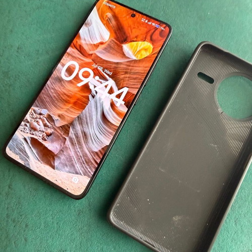 Xiaomi Poco F7 Ultra smartphone like new with charger 512GB Dual SIM