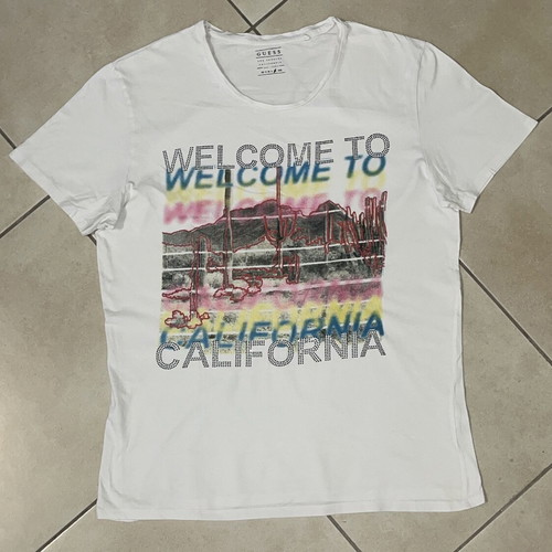 Guess Women T-Shirt white Welcome To California graphic print size L like new