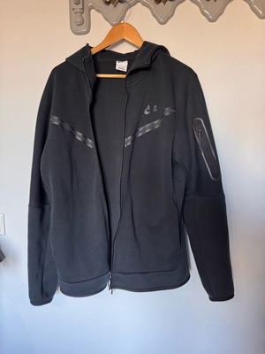Nike Tech Fleece jacket black men's like new